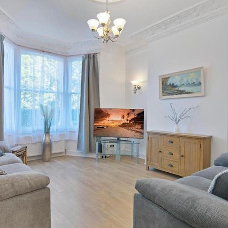 Onsitestays - Tranquil 2 Bedroom Apartment With Large Kitchen, Private Garden Near Wimbledon Station Londres Exterior foto
