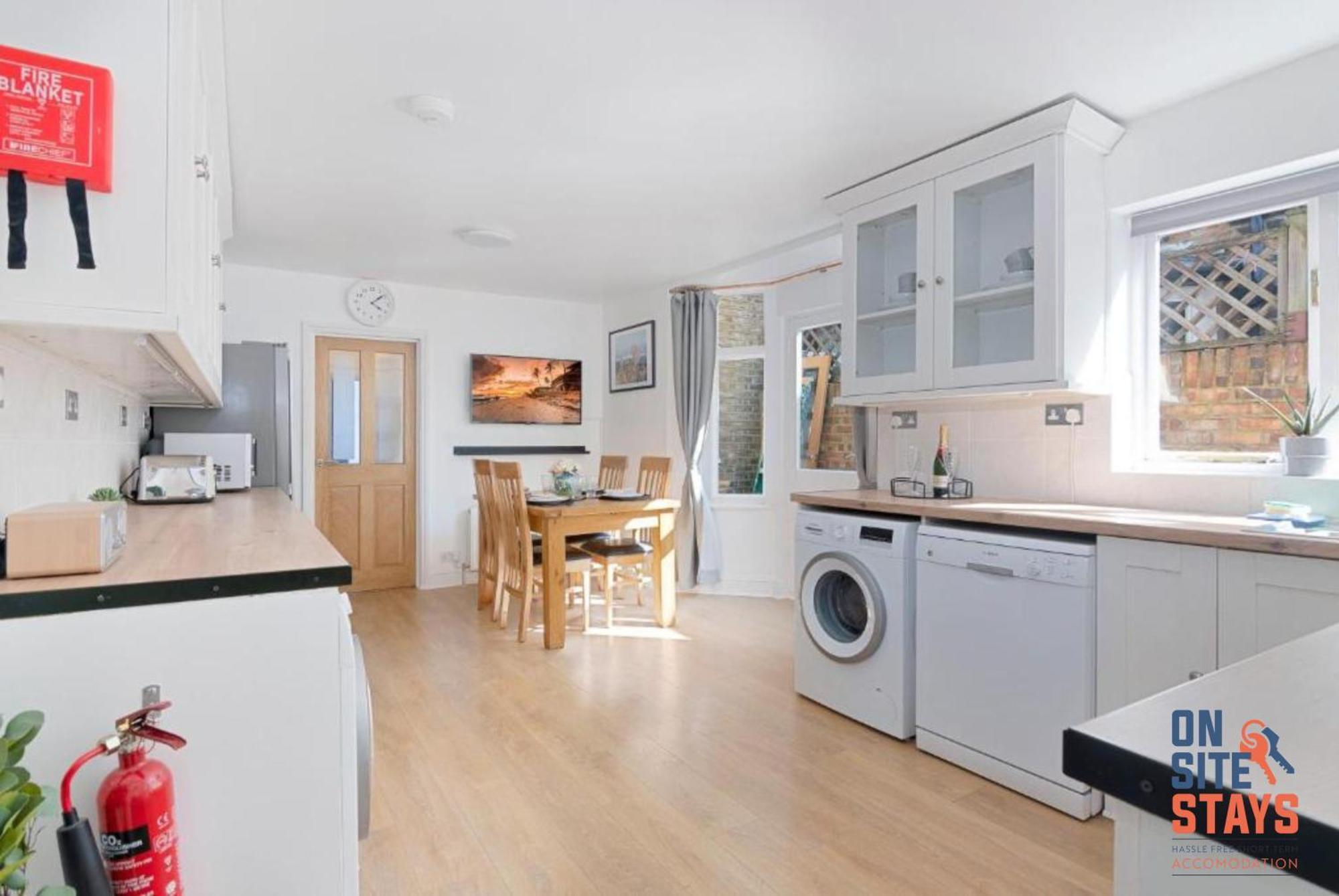 Onsitestays - Tranquil 2 Bedroom Apartment With Large Kitchen, Private Garden Near Wimbledon Station Londres Exterior foto