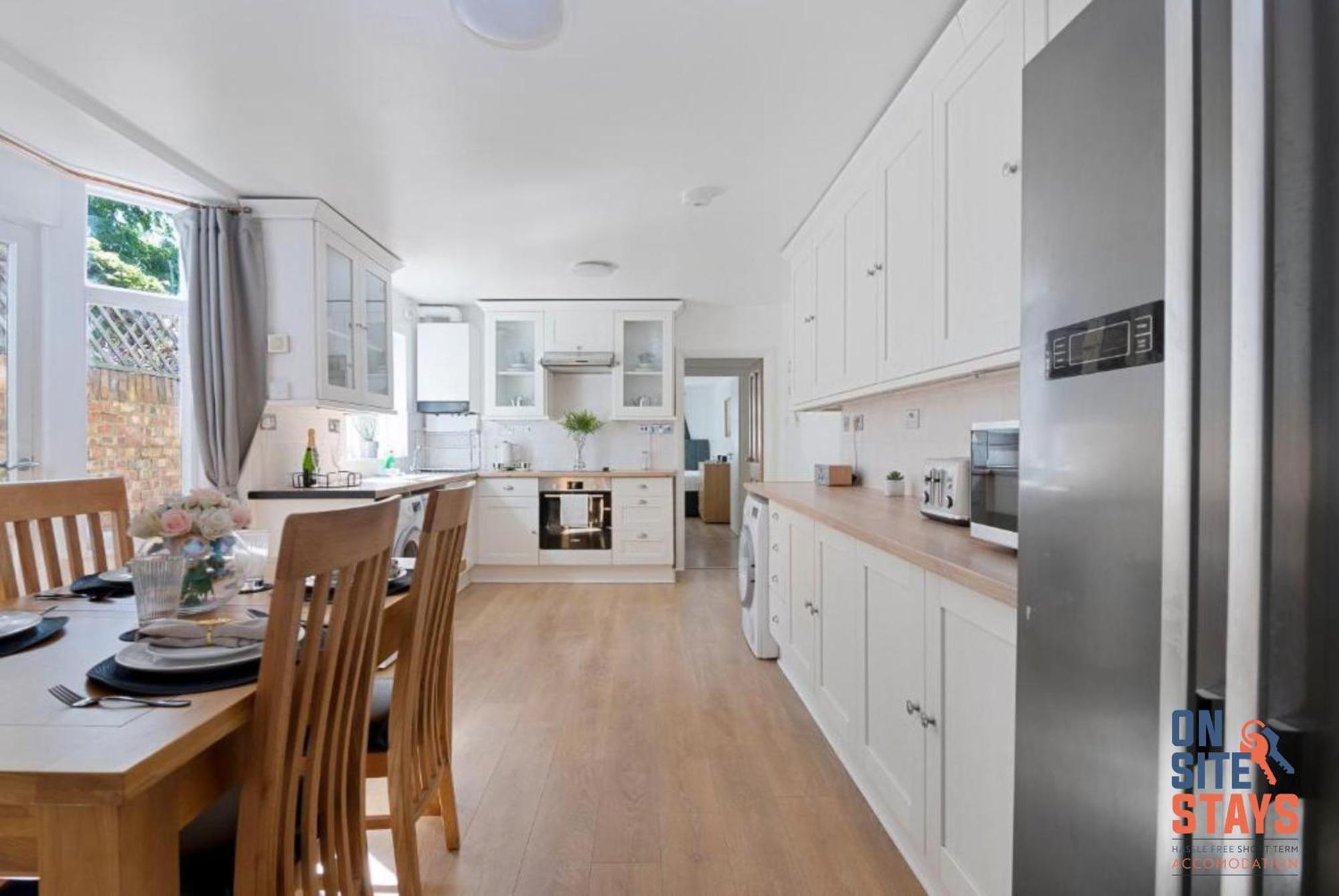 Onsitestays - Tranquil 2 Bedroom Apartment With Large Kitchen, Private Garden Near Wimbledon Station Londres Exterior foto