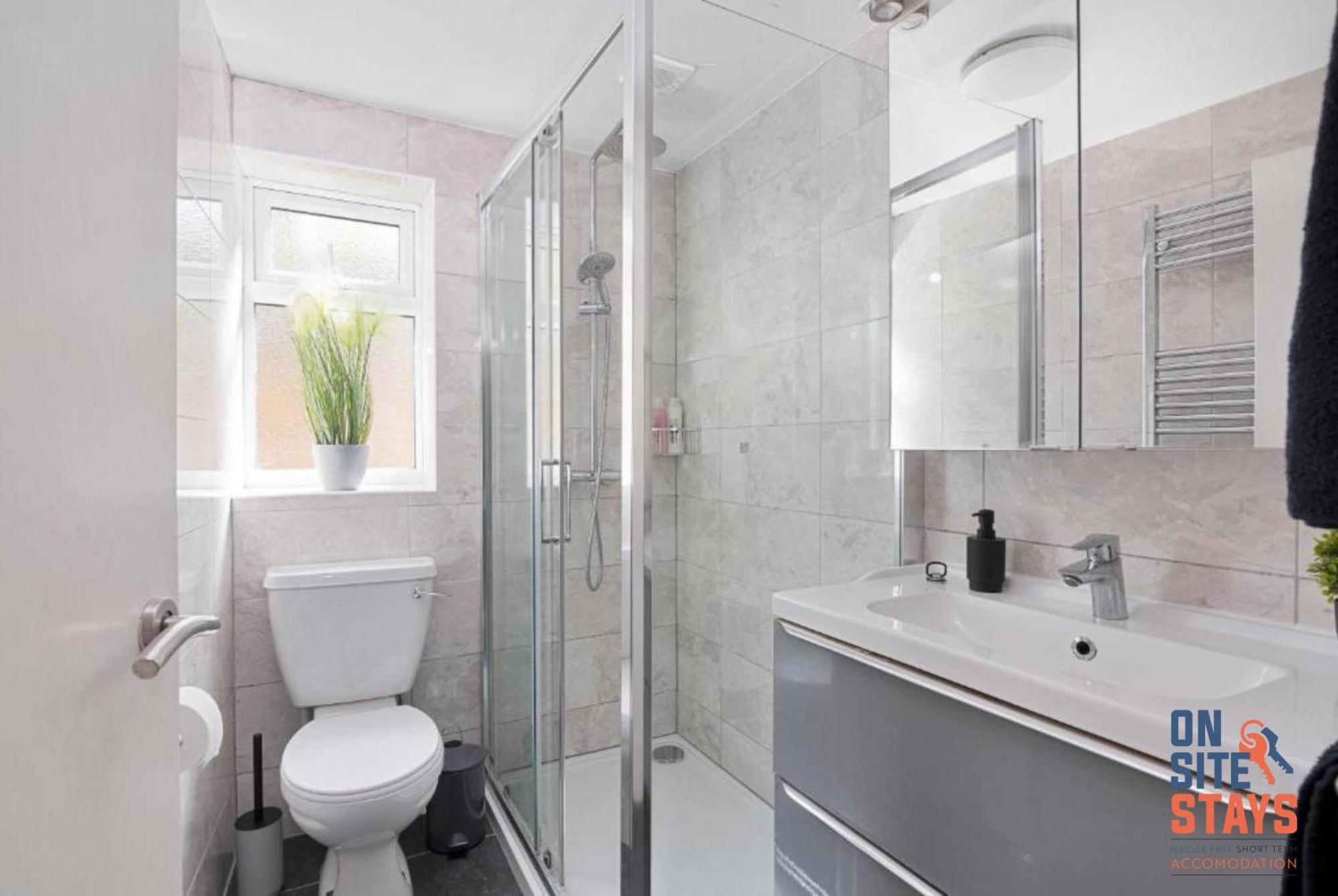 Onsitestays - Tranquil 2 Bedroom Apartment With Large Kitchen, Private Garden Near Wimbledon Station Londres Exterior foto