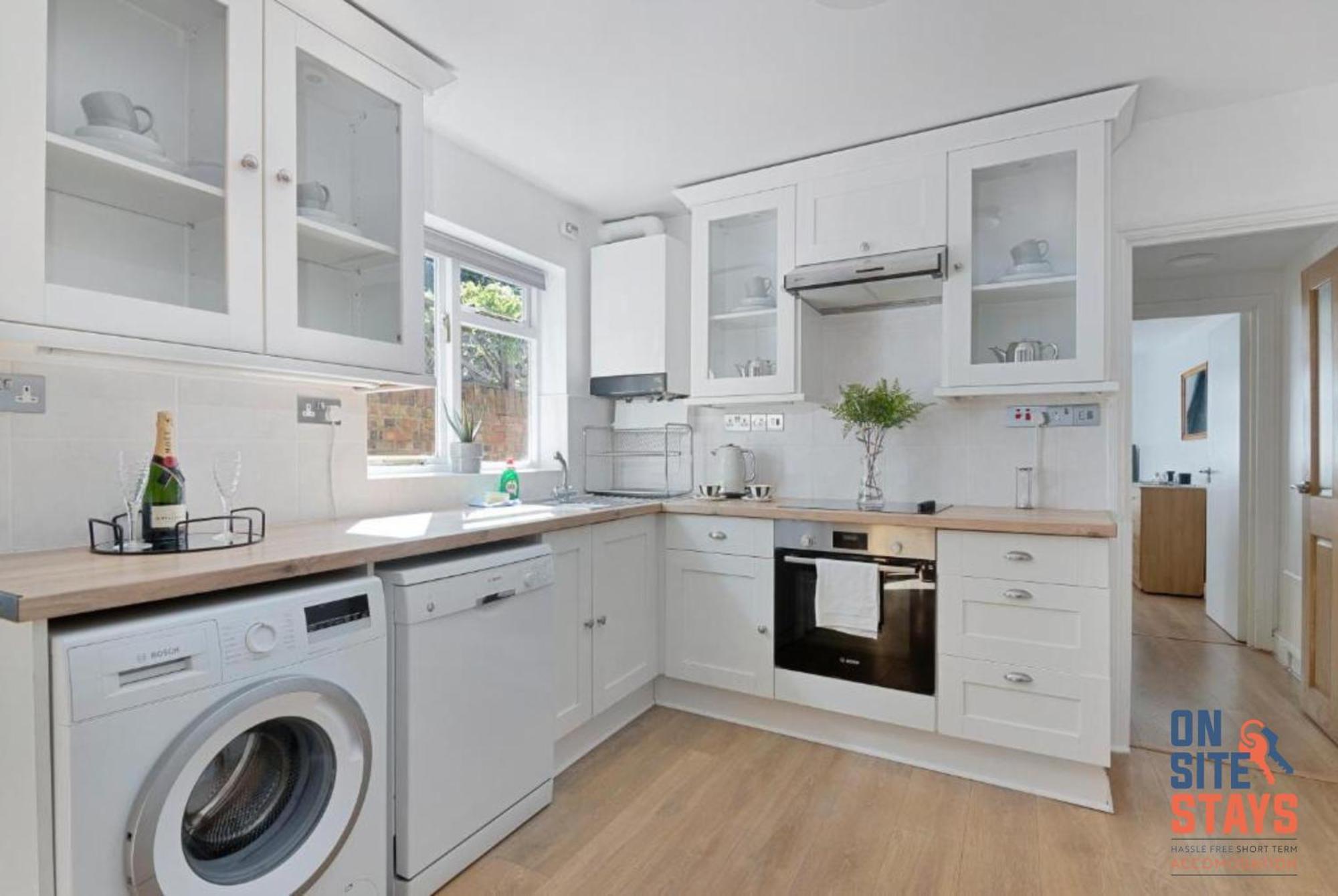 Onsitestays - Tranquil 2 Bedroom Apartment With Large Kitchen, Private Garden Near Wimbledon Station Londres Exterior foto