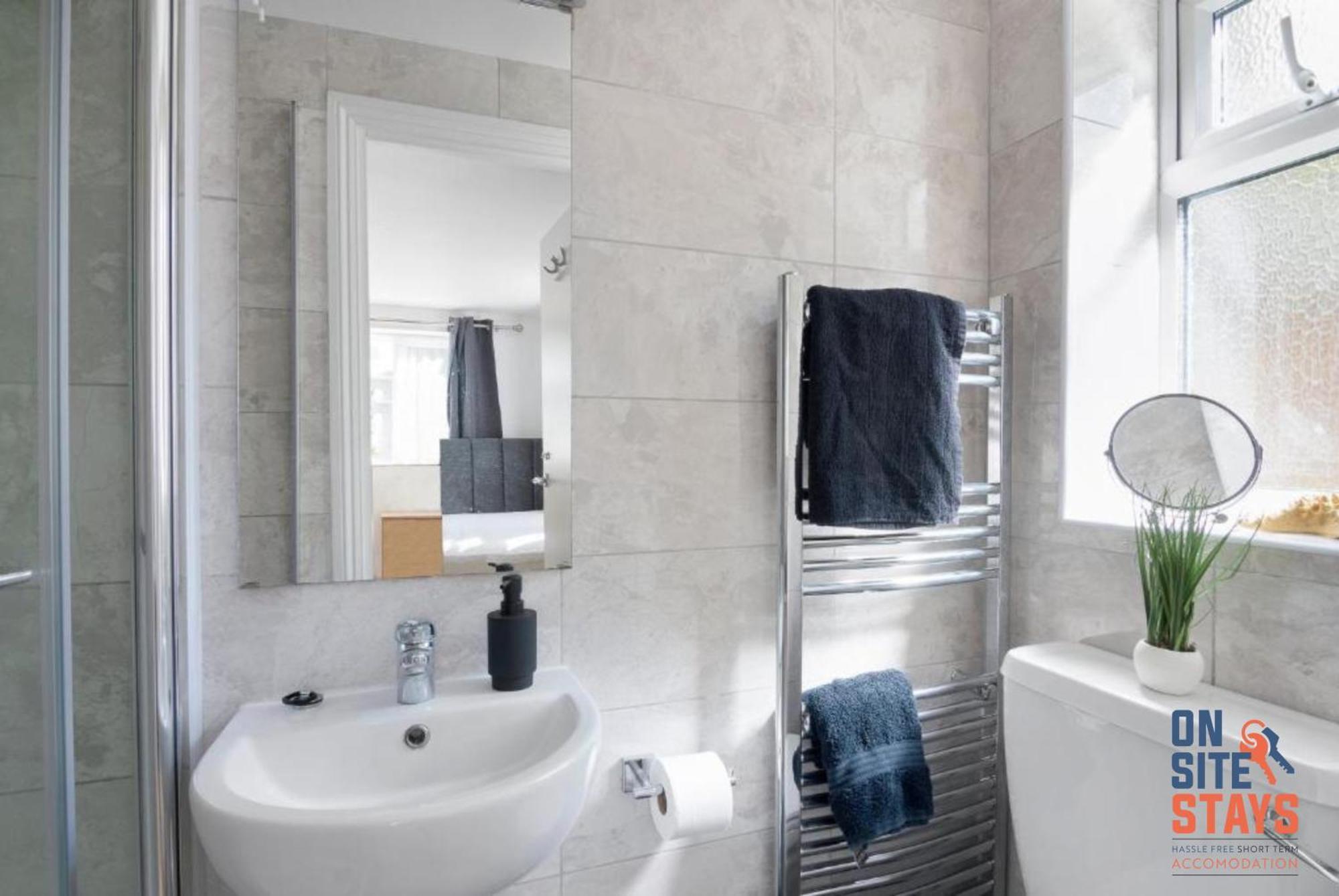 Onsitestays - Tranquil 2 Bedroom Apartment With Large Kitchen, Private Garden Near Wimbledon Station Londres Exterior foto