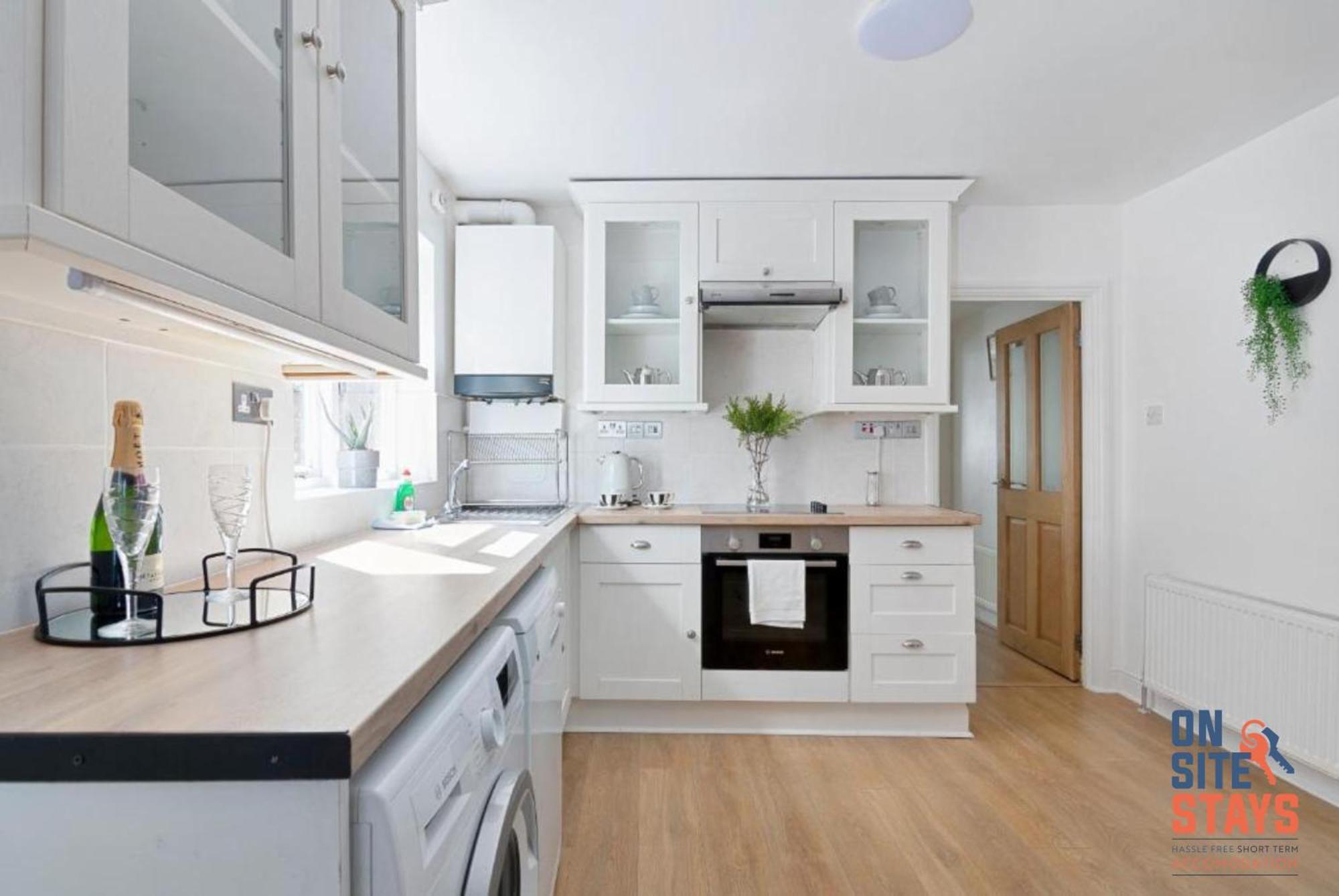 Onsitestays - Tranquil 2 Bedroom Apartment With Large Kitchen, Private Garden Near Wimbledon Station Londres Exterior foto